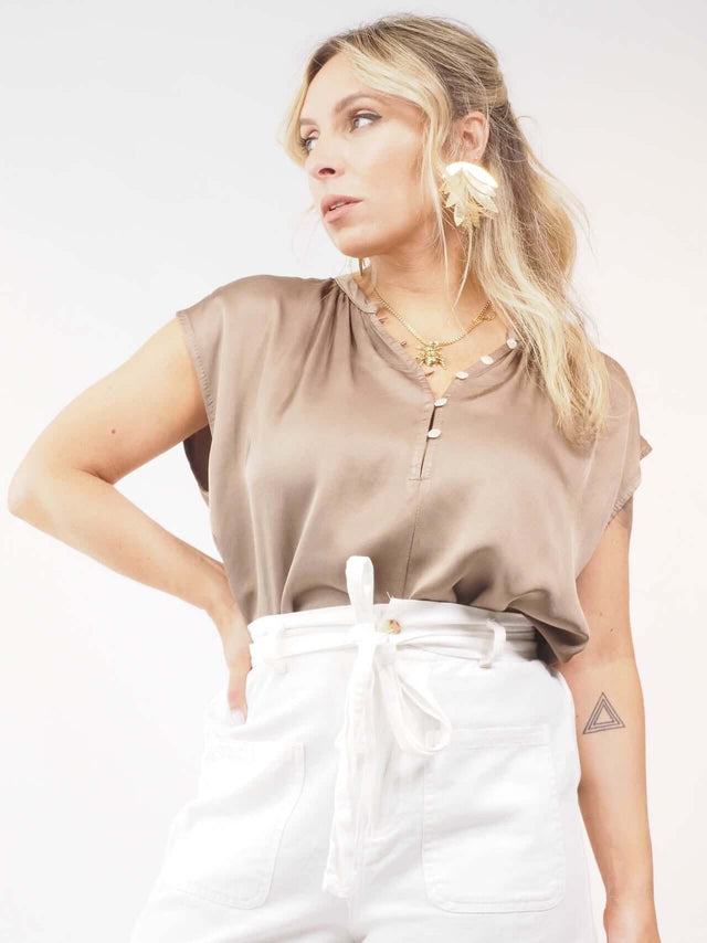 Blusa manga cava: o item perfeito para o verão!