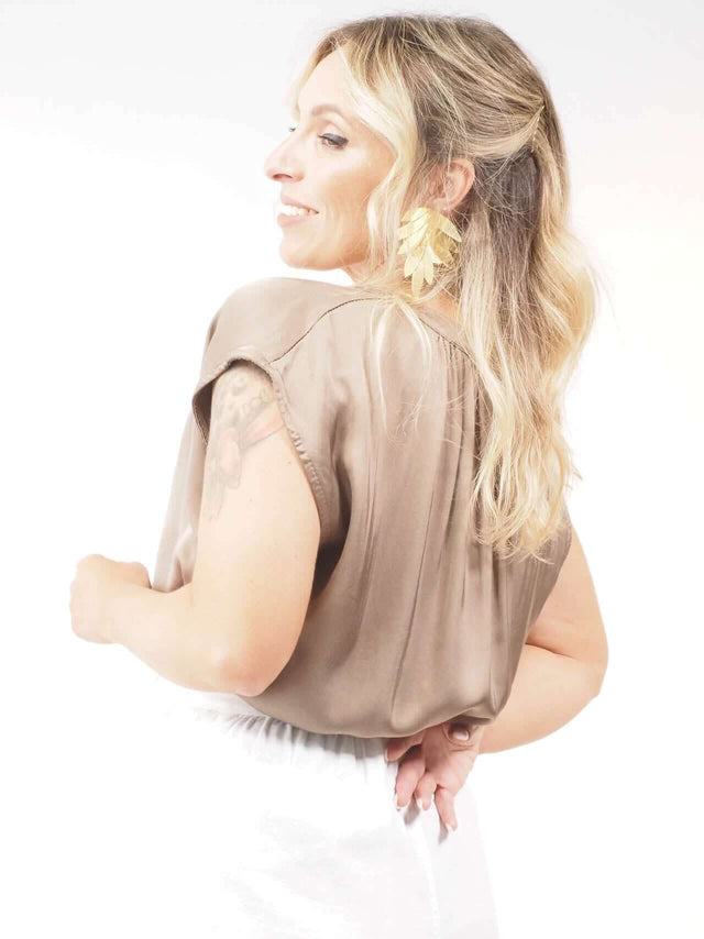Blusa manga cava: leveza e estilo para os dias quentes