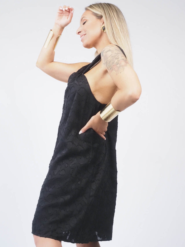 Vestido curto preto: confiança e conforto em todas as situações!