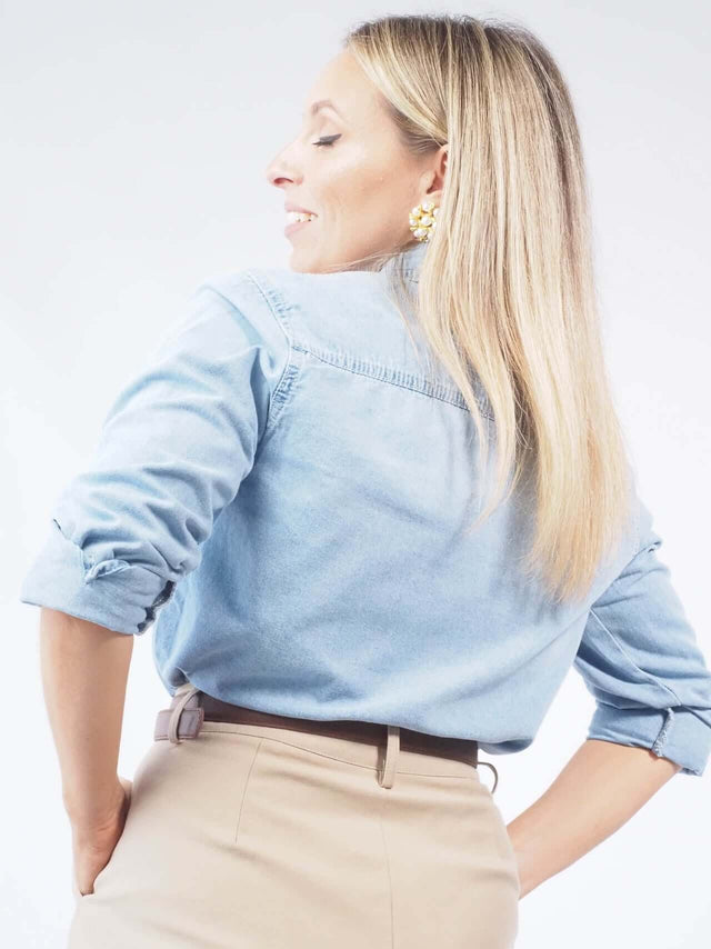 Dicas de estilo: como combinar a camisa de ganga com outras peças do seu guarda-roupa