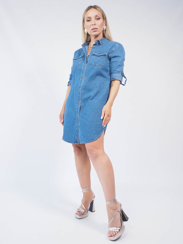 Descubra a versatilidade do vestido camiseiro: uma peça moderna para todas as ocasiões
