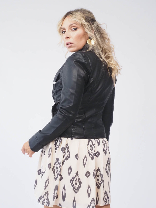Casacos, a combinação perfeita de conforto e estilo para mulheres jovens