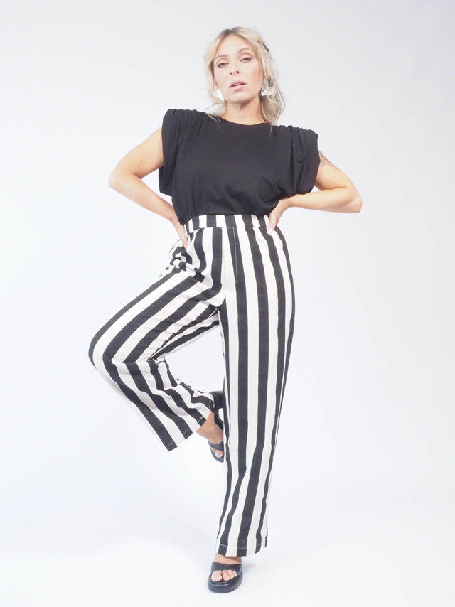 T-shirts mulher: A peça essencial para um guarda-roupa versátil