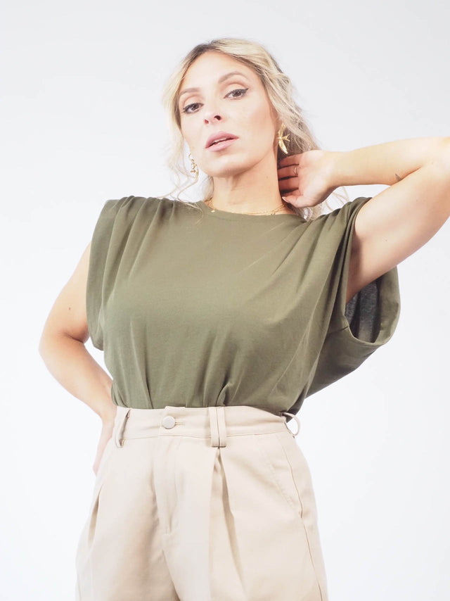 Estas t-shirts são projetadas especialmente para oferecer estilo e originalidade aos looks femininos.