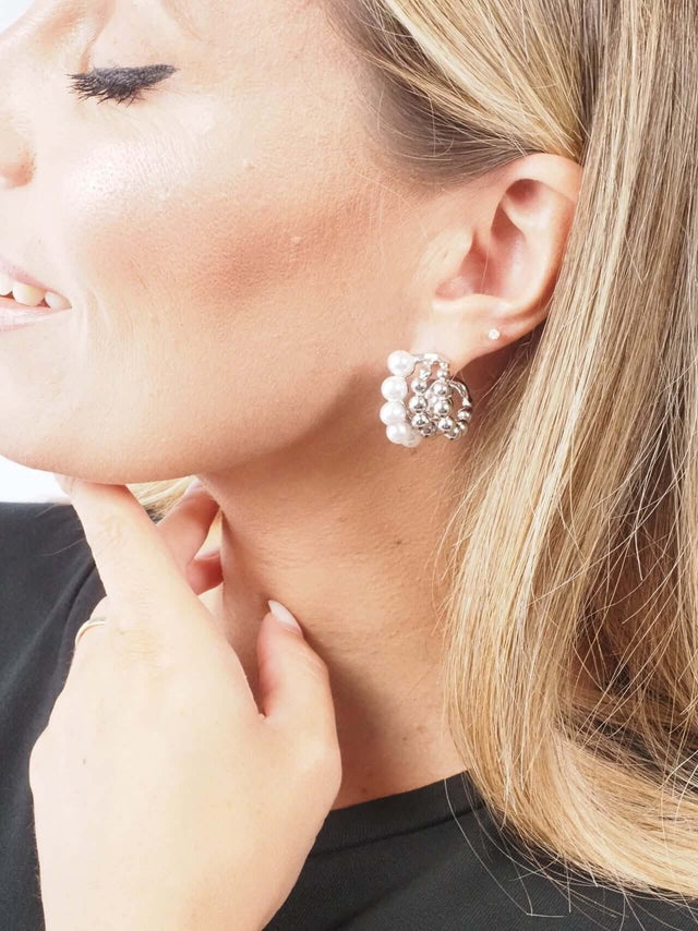 ARGOLAS COM PÉROLAS E BOLAS