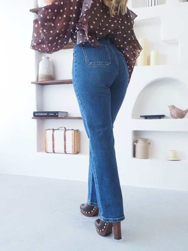 Calças de Ganga Regular Bootcut em lavagem escura, ajustadas e confortáveis, com corte bootcut e cintura alta.