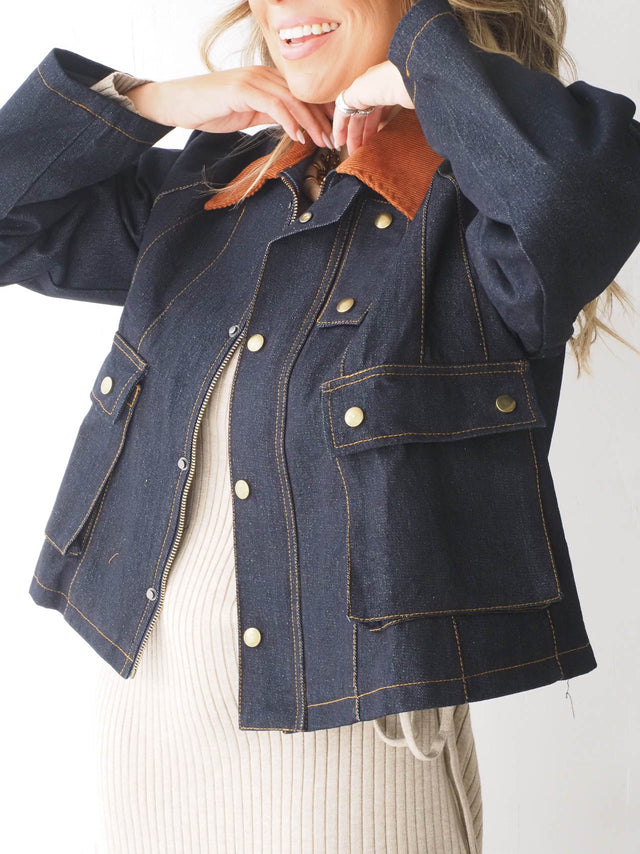 Blusão de Ganga feminino com colarinho em bombazine, perfeito para looks casuais e urbanos.