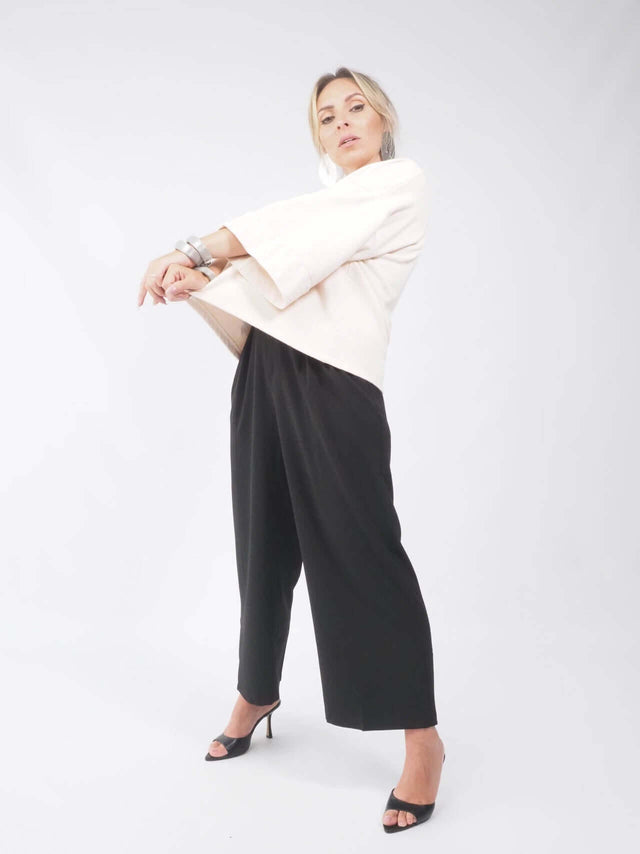 Conheça as calças com fecho zipper e botão para um look moderno