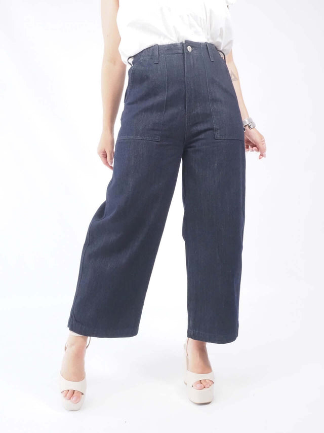 Adicione um toque de sofisticação ao seu guarda-roupa com estas calças chiques