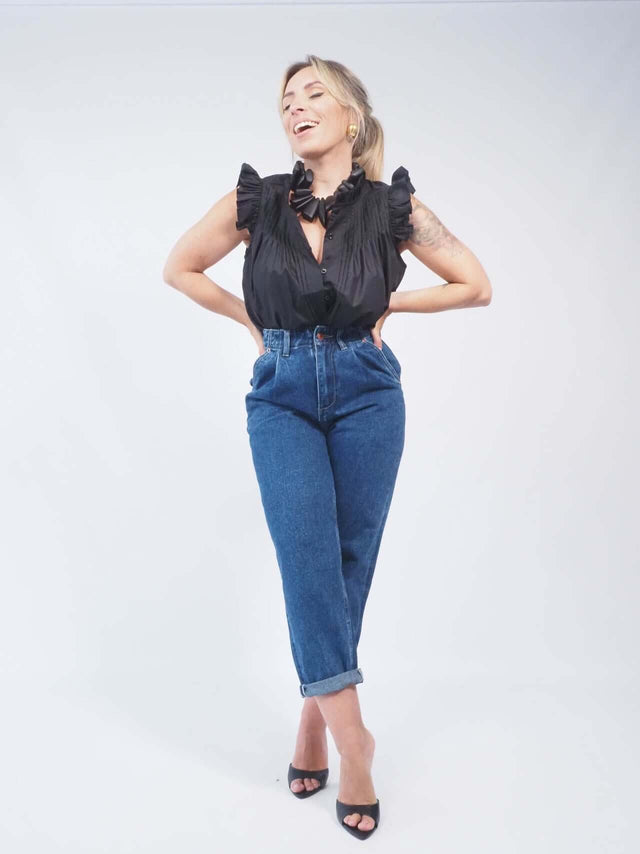 É uma peça moderna e confortável, ideal para compor diferentes looks.