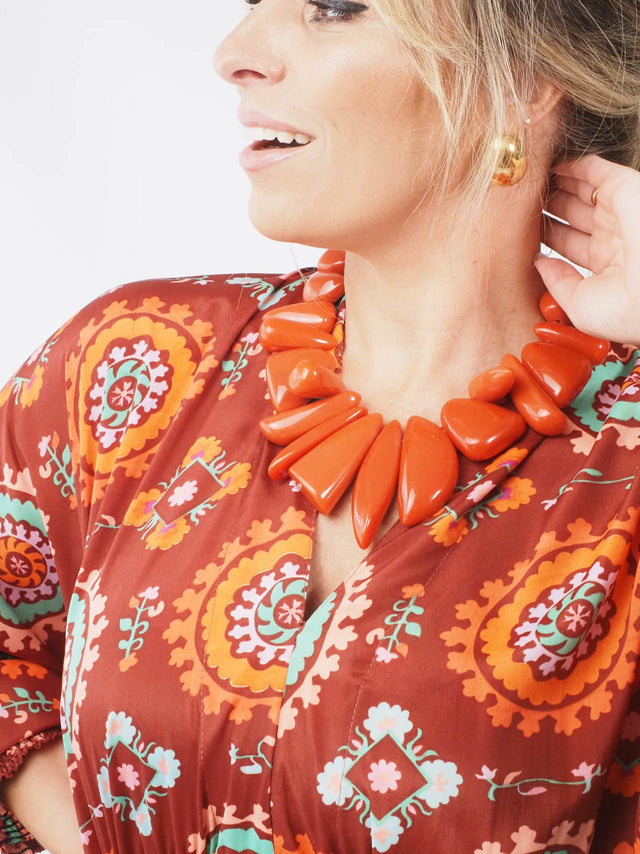 Colar deslumbrante: a jóia perfeita para mulheres modernas