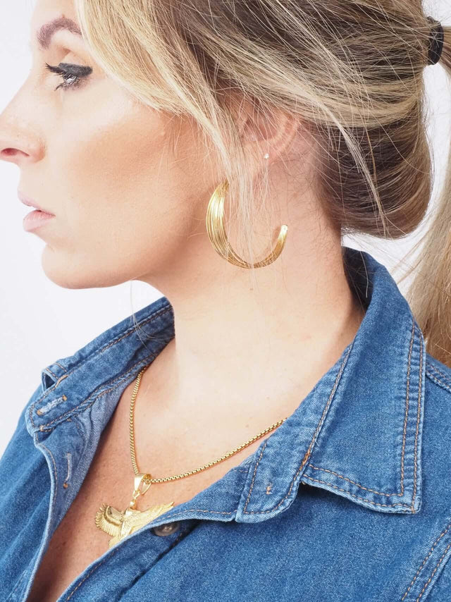 Brincos de argolas grandes: o acessório perfeito para mulheres estilosas