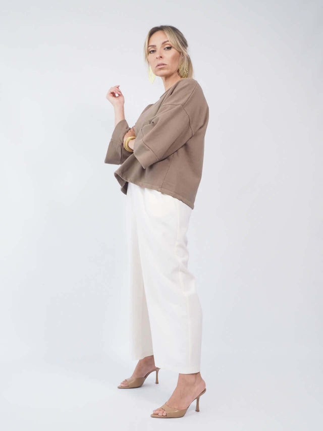 Essas calças são perfeitas para mulheres que adoram moda e desejam um look elegante e confortável.