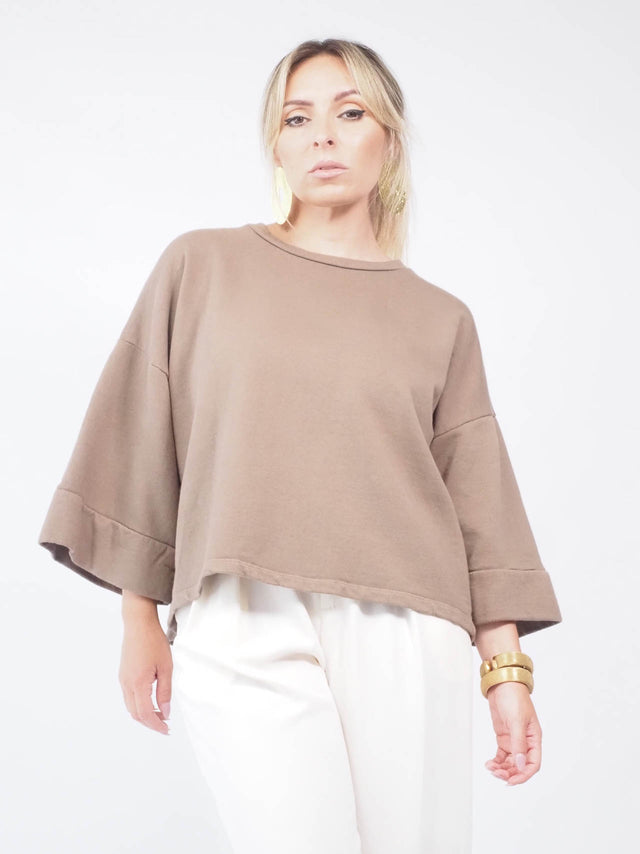 Descubra as melhores sweatshirts femininas para um look despojado e confortável