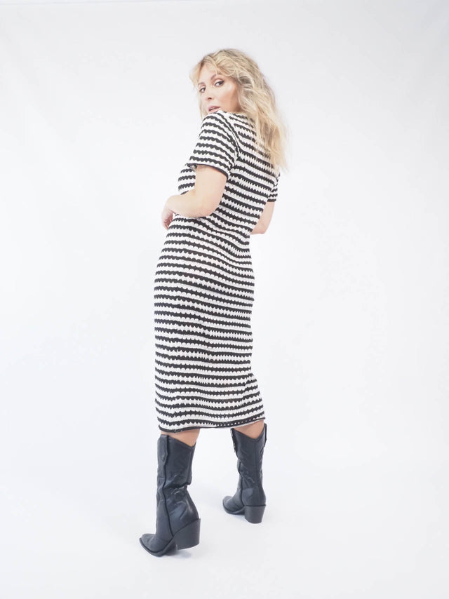 ROBE MIDI EN MAILLE AVEC BOUTONS