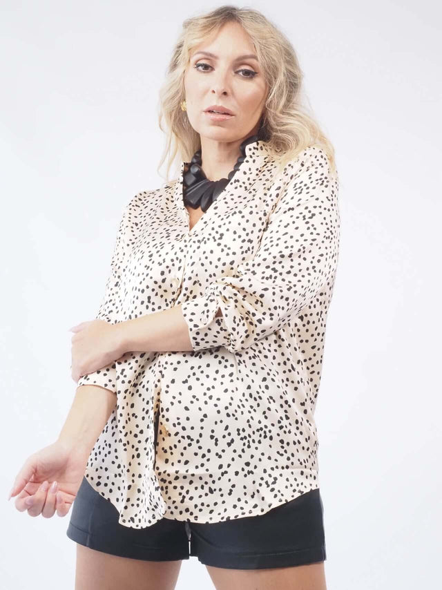 Camisa de cetim: A tendência que vai transformar seu guarda-roupa