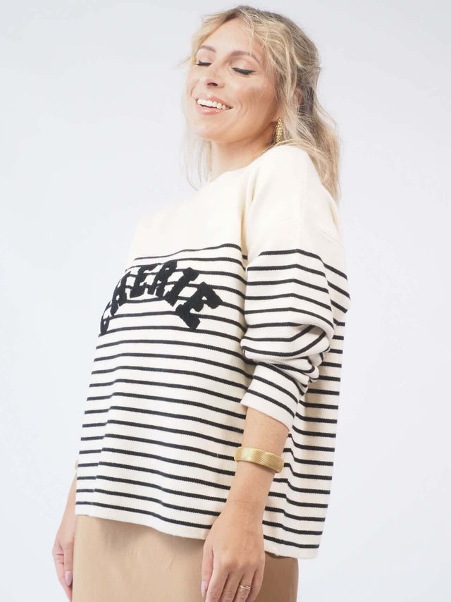 Descubra como uma camisola de malha pode transformar o seu look