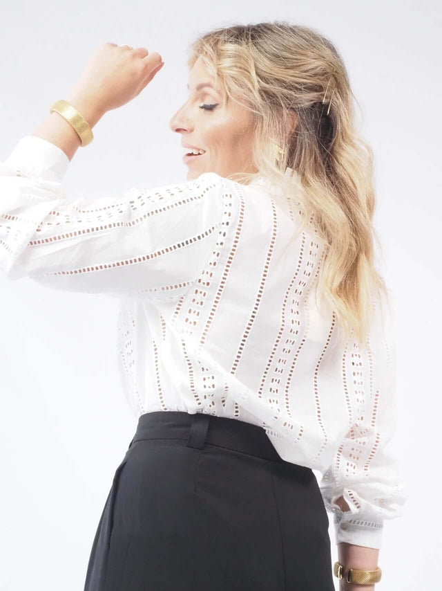 Dicas de combinações: como usar a blusa branca bordada em diferentes ocasiões