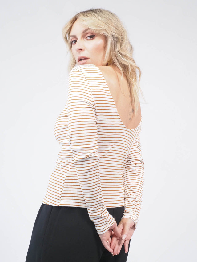 Mantenha-se quente e estilosa com a camisola de malha perfeita