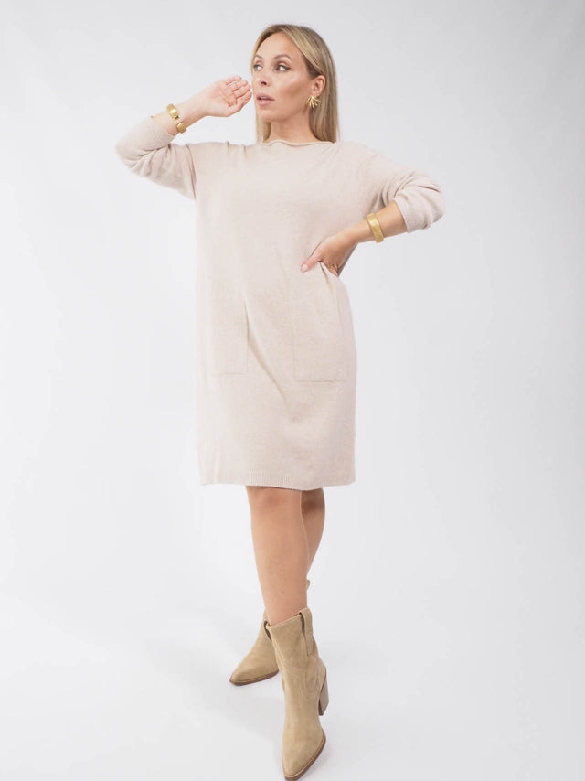 ROBE EN MAILLE AVEC POCHES
