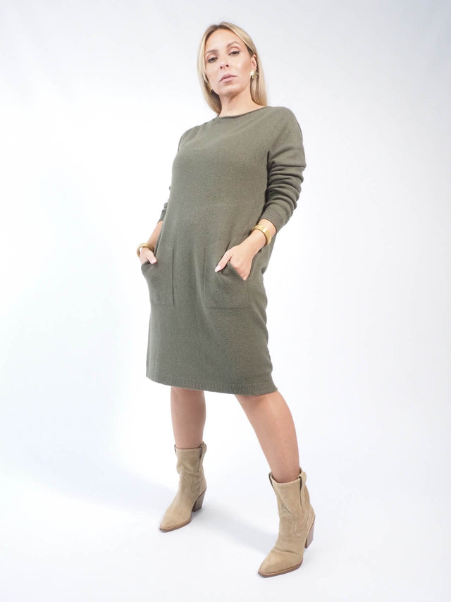 ROBE EN MAILLE AVEC POCHES