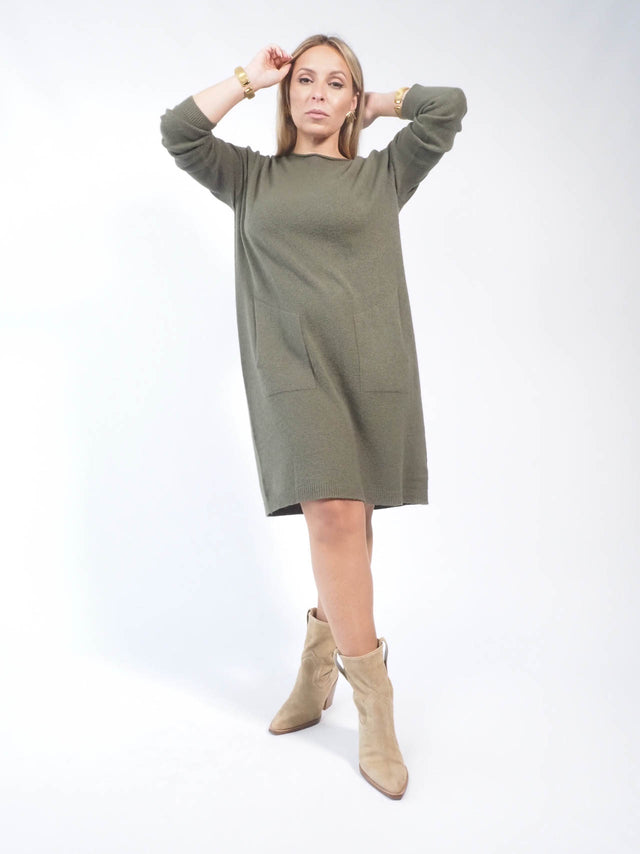 ROBE EN MAILLE AVEC POCHES