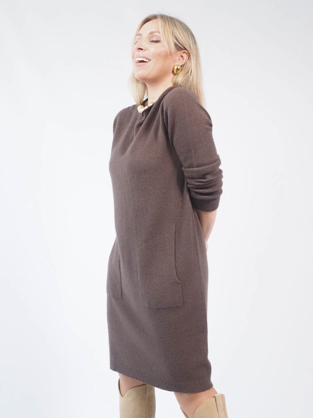 ROBE EN MAILLE AVEC POCHES