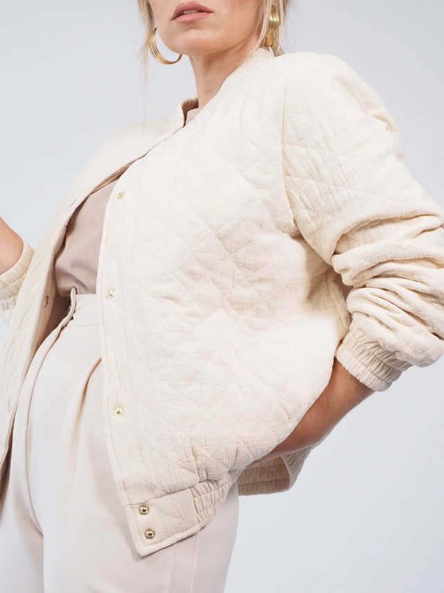 Blusão bomber em algodão: estilo e conforto para todas as ocasiões