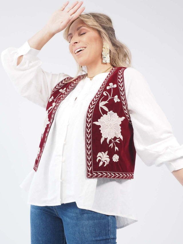 Blusa branca feminina: conforto e estilo para diversas ocasiões