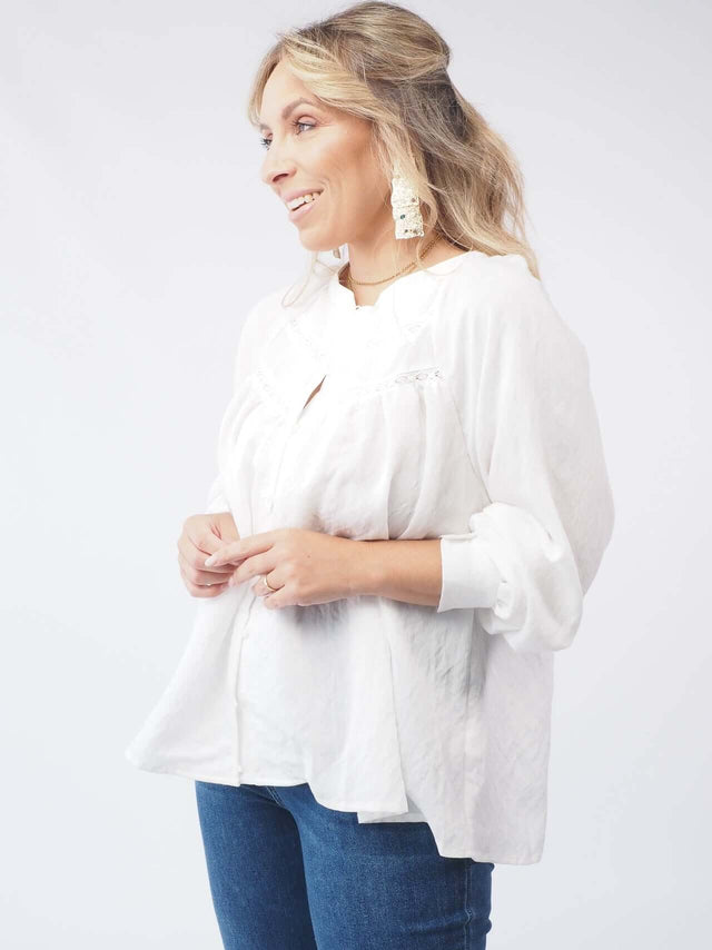 Blusa branca com manga balão: estilo e sofisticação garantidos