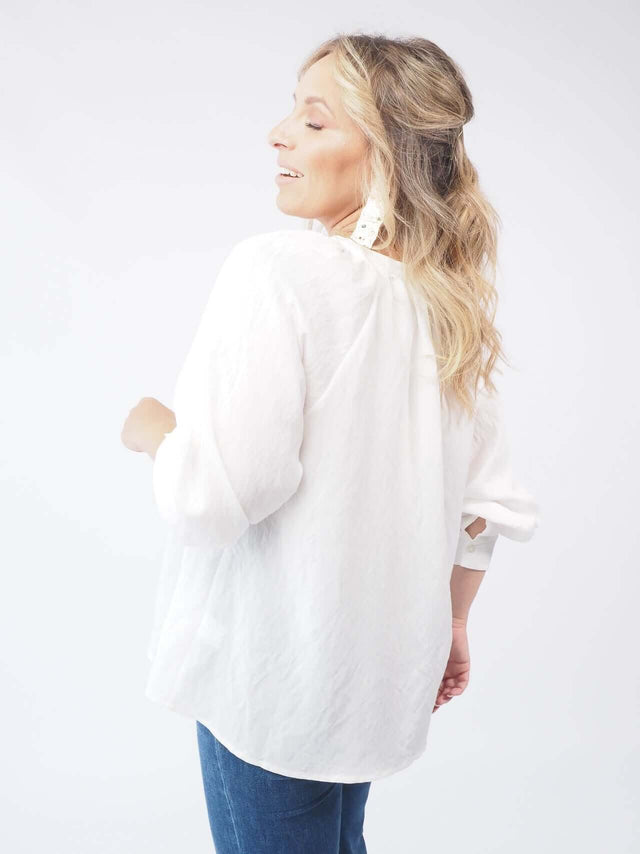 Blusa branca de mangas compridas: versatilidade e elegância em uma só peça