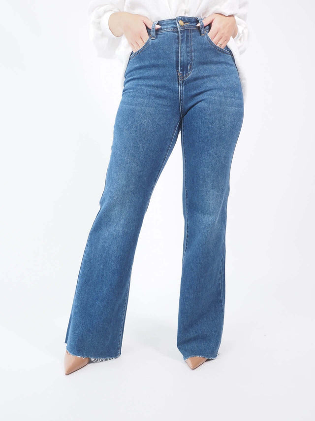 Adicione Estilo ao seu Guarda-Roupa com Calças de Ganga Flare Fit