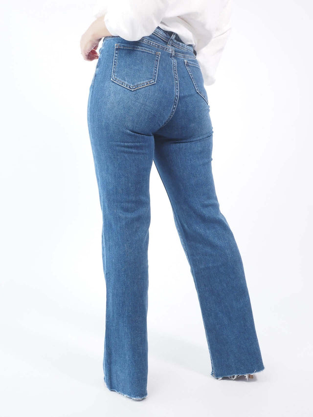 Descubra a Elegância das Calças de Ganga Flare Fit