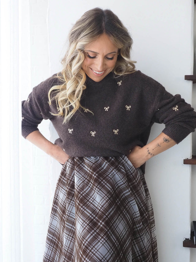 Pull tricoté avec nœuds