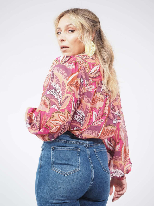 Blusa estampada: Estilo e elegância em uma única peça