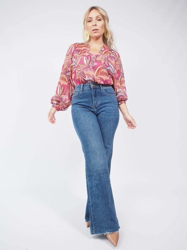 Compre online a blusa estampada perfeita para compor seu visual