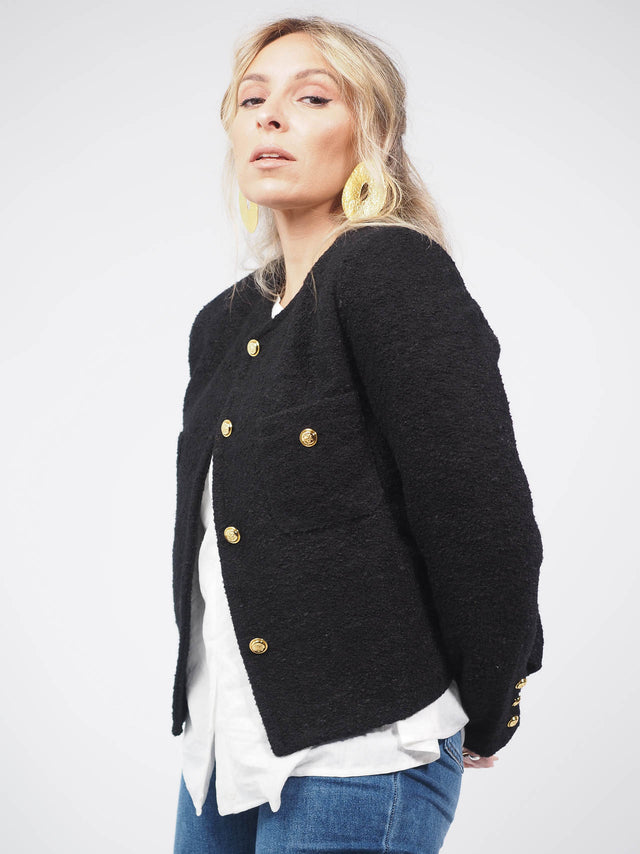 Casaco Crooped: Elegância e Modernidade em um Único Look