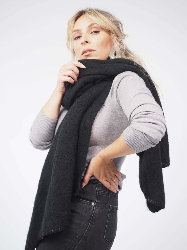 Cachecol de Malha Liso: Conforto e Elegância para os Dias Frios