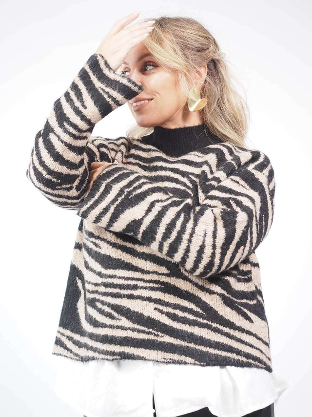 Adicione Estilo e Elegância com a Camisola de Malha Estampada