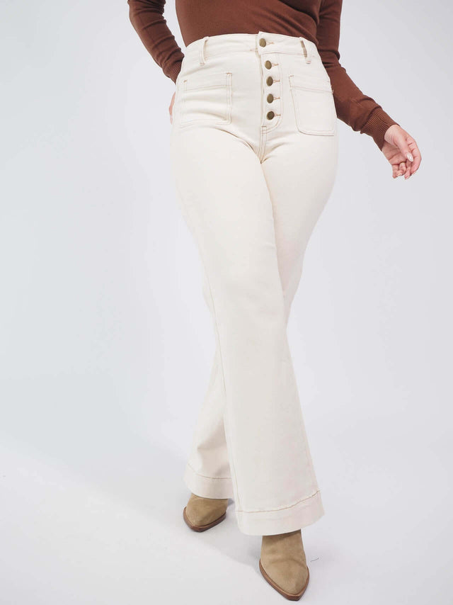 Descubra a versatilidade das calças de ganga wide leg: estilo e conforto em uma peça só