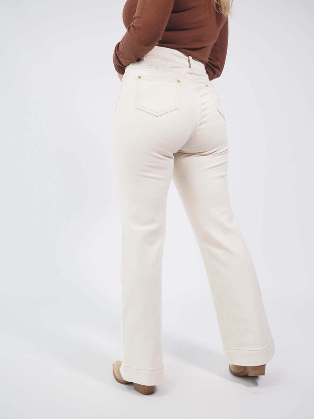 Encontre o ajuste perfeito com as calças de ganga wide leg: conforto e estilo em todas as ocasiões