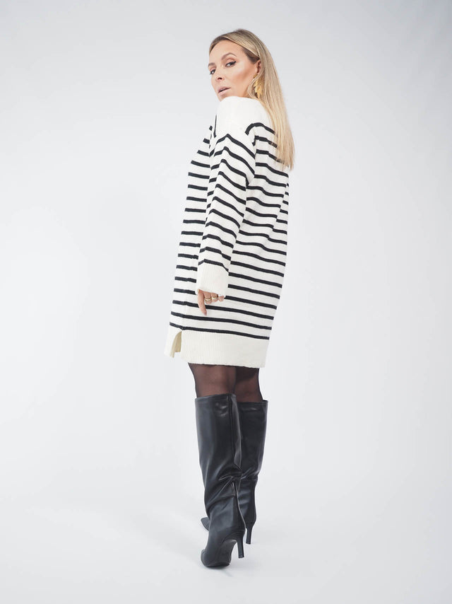 VESTIDO DE MALHA CURTO ÀS RISCAS