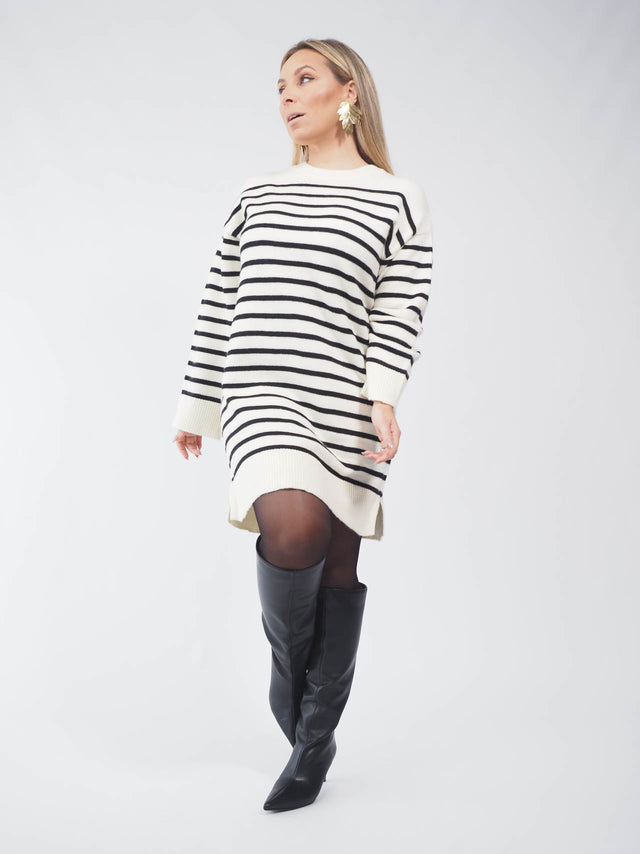 VESTIDO DE MALHA CURTO ÀS RISCAS