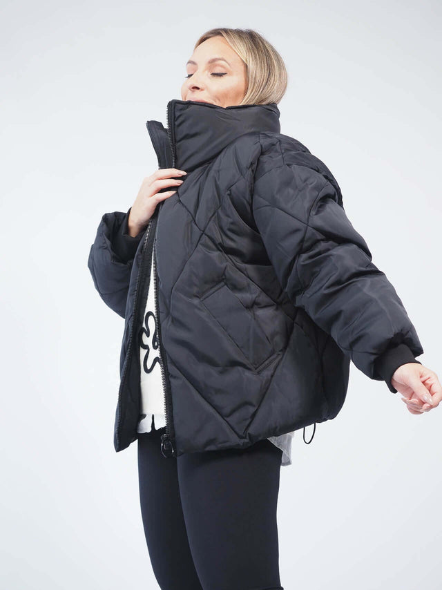 Blusão Acolchoado Oversize - Uma peça versátil para compor diferentes looks