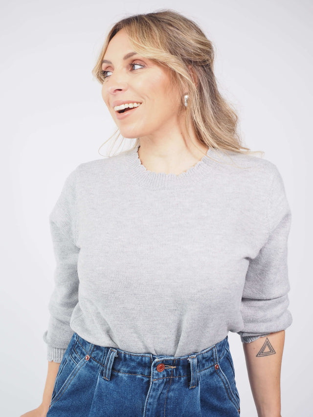 SMOOTH KNITTED SWEATER
