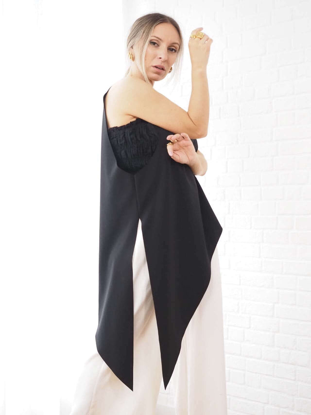 Malhas: Top Assimétrico | Black Peach Color: preto Size: TU | Outono / Inverno 2022