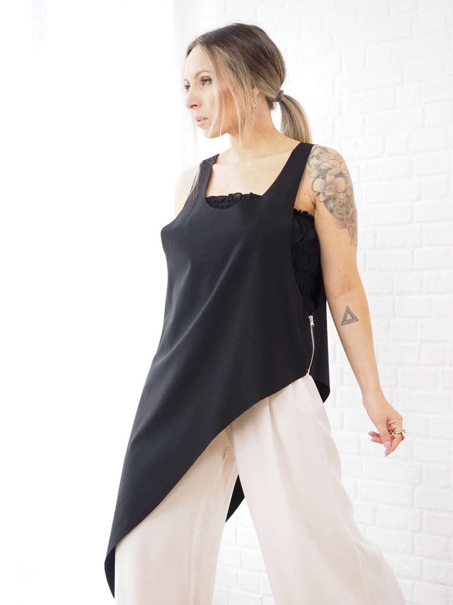 Malhas: Top Assimétrico | Black Peach Color: preto Size: TU | Outono / Inverno 2022