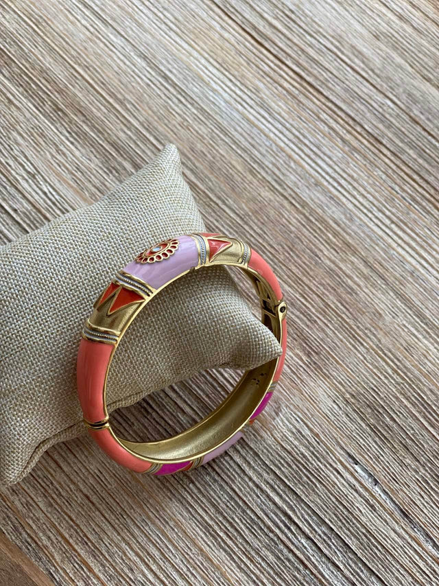Acessórios: Pulseira Escrava Coral e Rosa Trabalhada | Black Peach Color: coral Size: TU | Outono / Inverno 2022