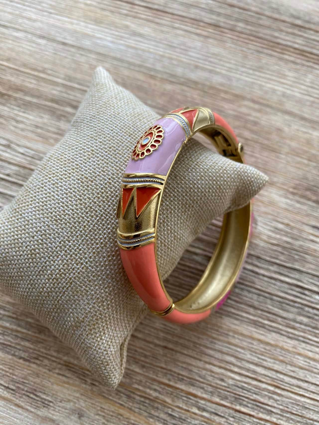 Acessórios: Pulseira Escrava Coral e Rosa Trabalhada | Black Peach Color: coral Size: TU | Outono / Inverno 2022