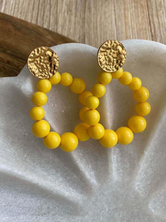 Acessórios: Brincos Ovais com Bolas em Amarelo | Black Peach Color: amarelo Size: TU | Outono / Inverno 2022